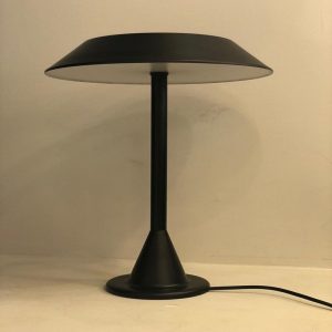 Siyah Masa Lambası